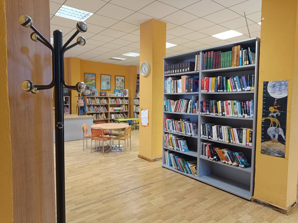 Biblioteca municipal y sala de baile