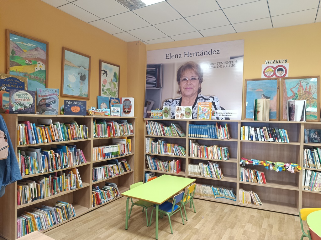 Biblioteca municipal y sala de baile