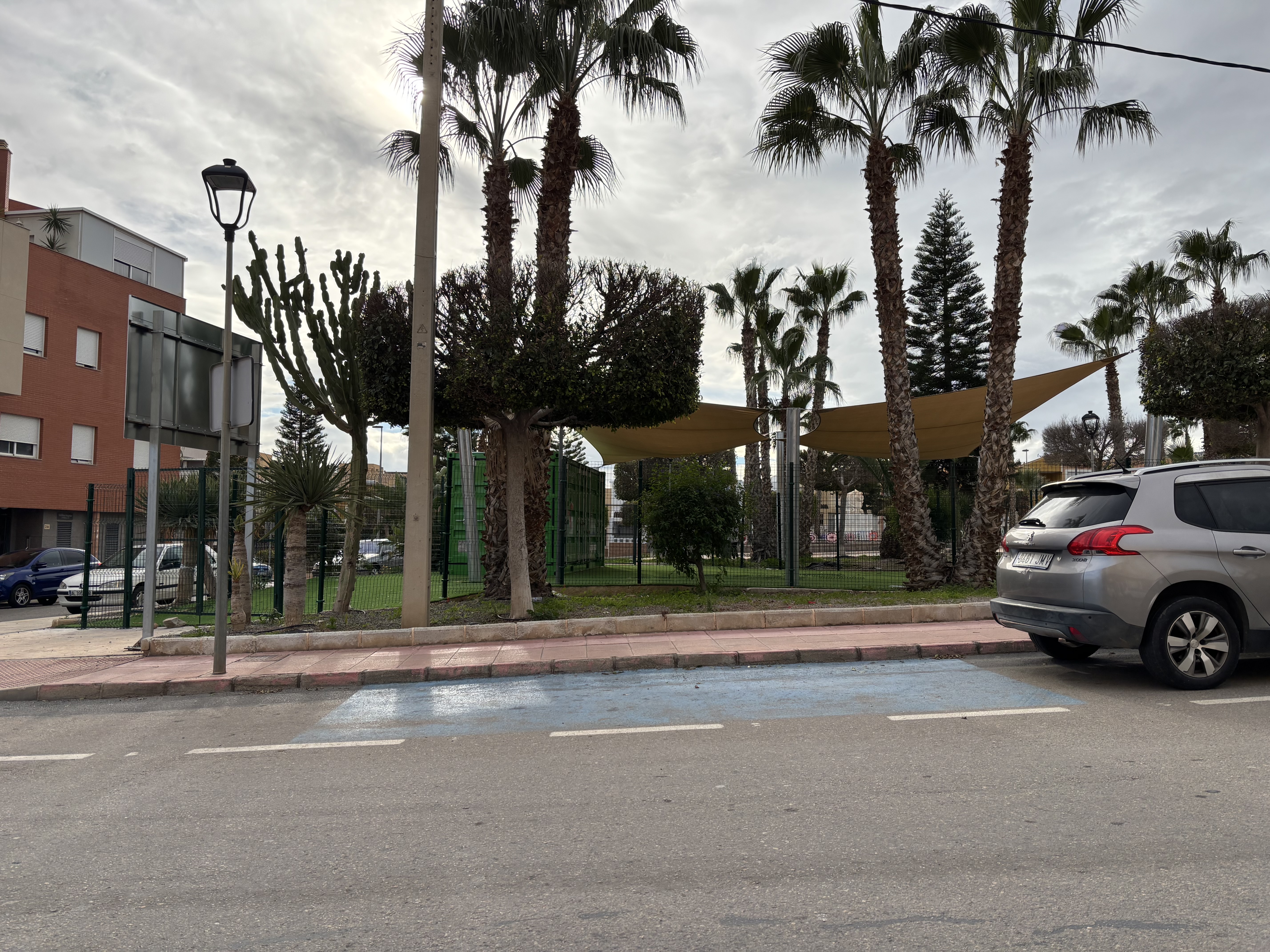 CuboFit y vallado perimetral en Plaza de la Mujer